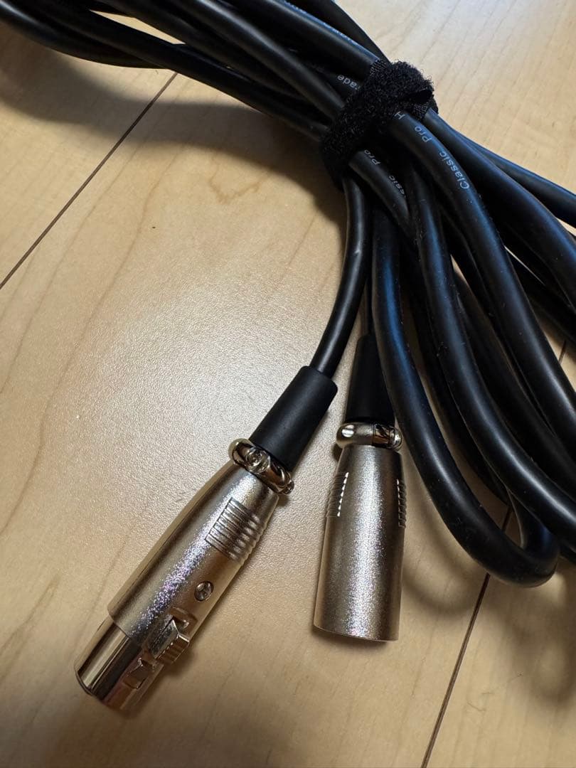 AKG C214 コンデンサーマイク／ケーブル、ポップガード付き