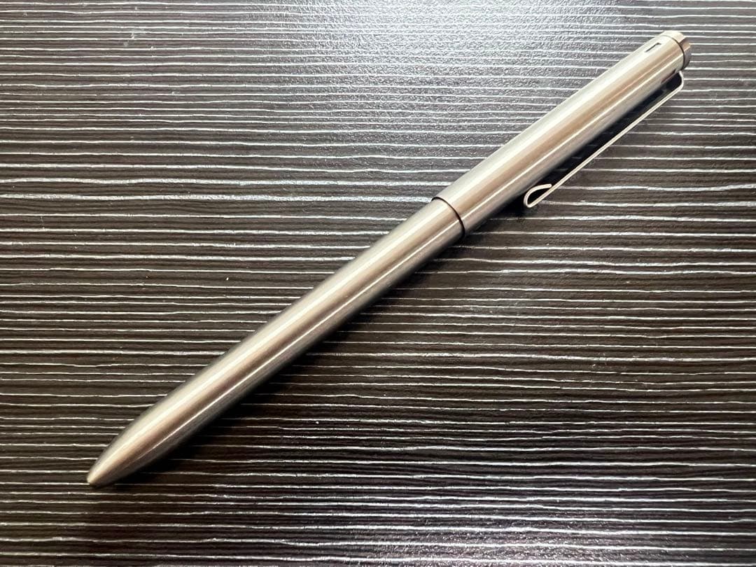 モンブラン四色ボールペン振り子式