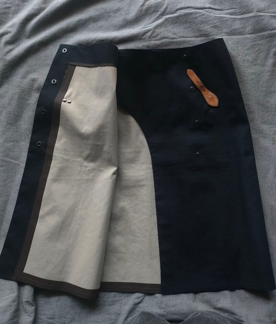 PRADA 黒 ひざ丈スカート