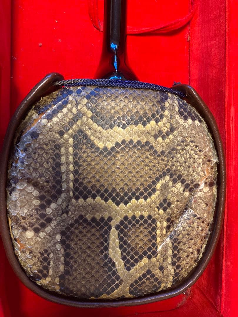 ジ*ニ様 三線本体 ヘビ皮製 専用ケース付き 古い 補修あり