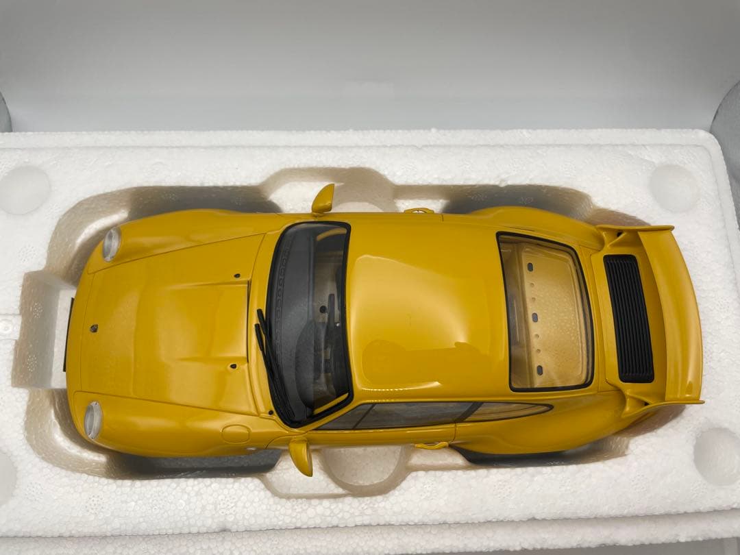 ポルシェ911 （993）RSミニカー 1/18 イエロー