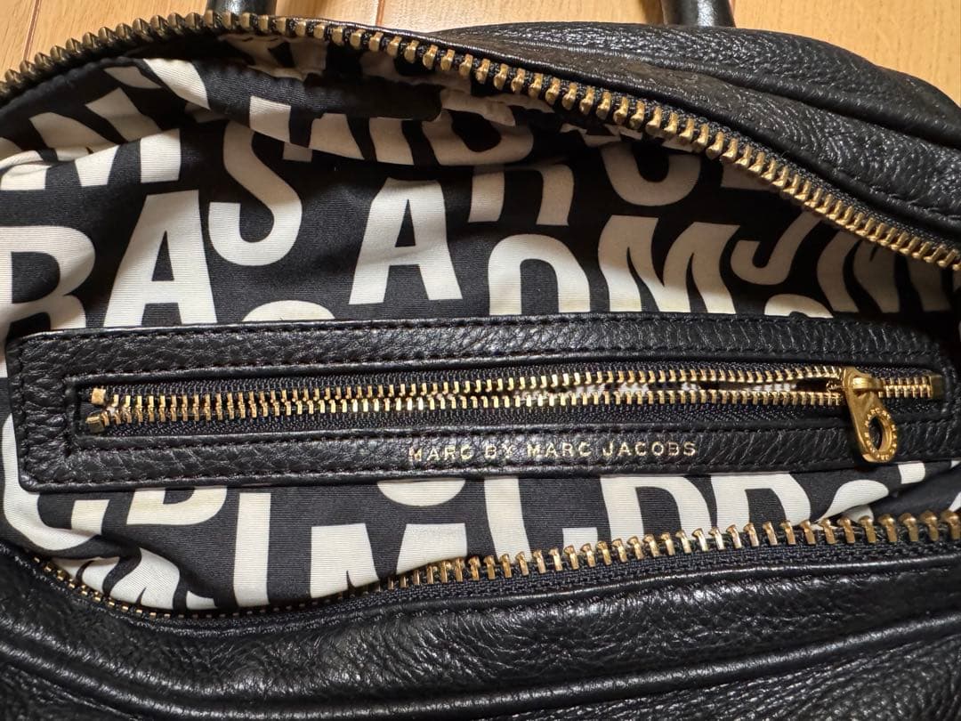 MARC JACOBS黒のレザーショルダーバッグ