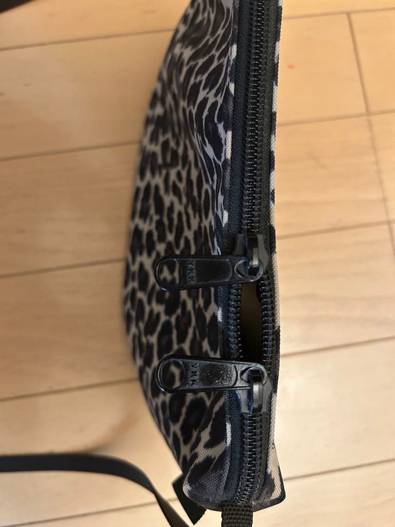 エルベシャプリエ ミニショルダーバッグ　レオパード 豹柄