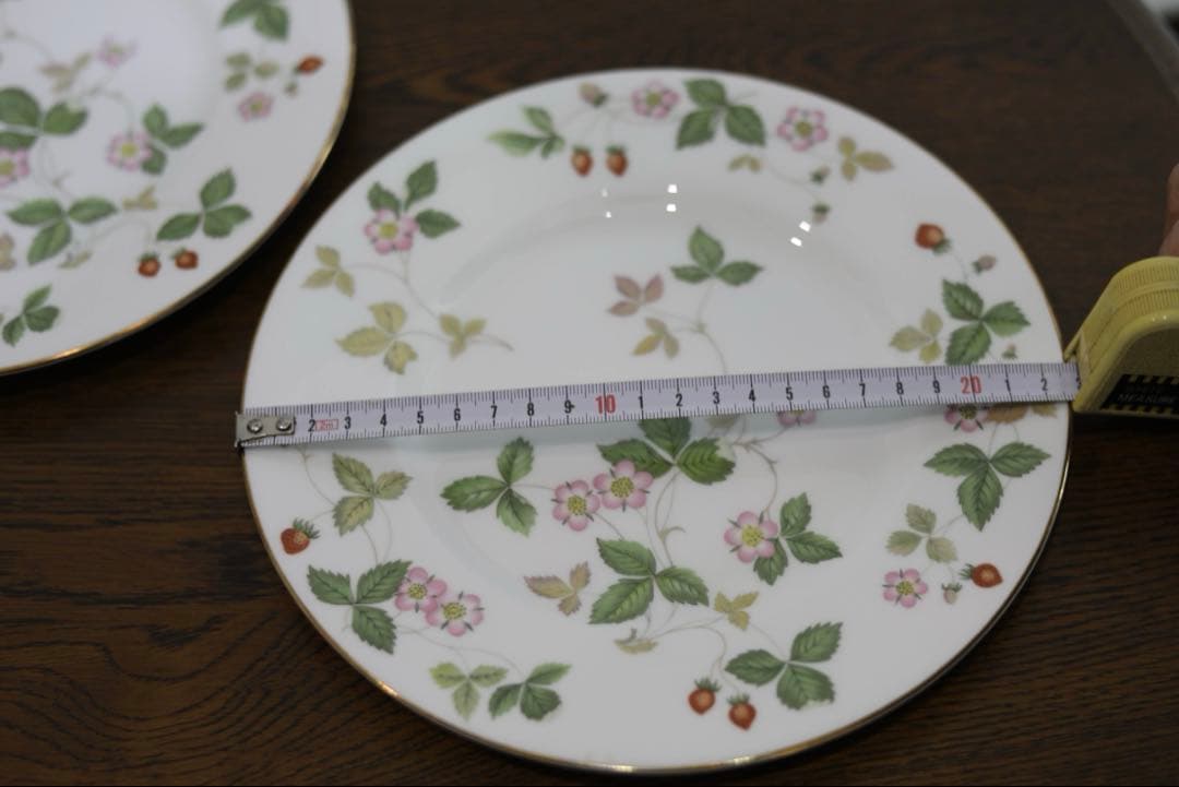 ウェッジウッド ワイルドストロベリープレート 23cm 黒壺 2枚 - メルカリ