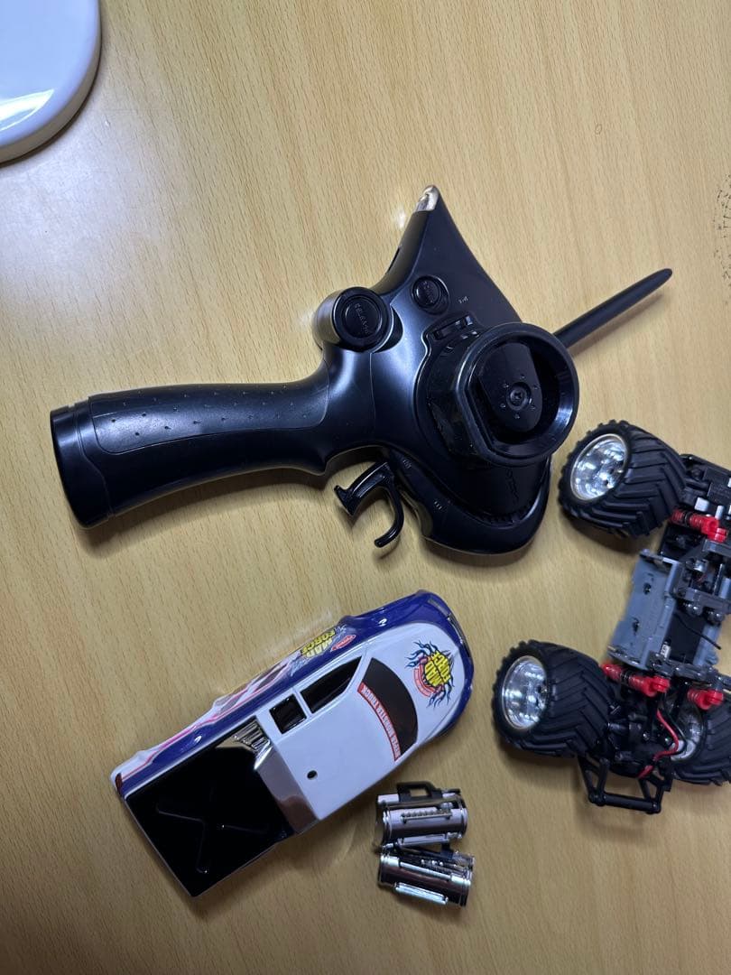 京商　ミニッツ モンスター マッドフォース プロポセット 2.4GHzに交換済