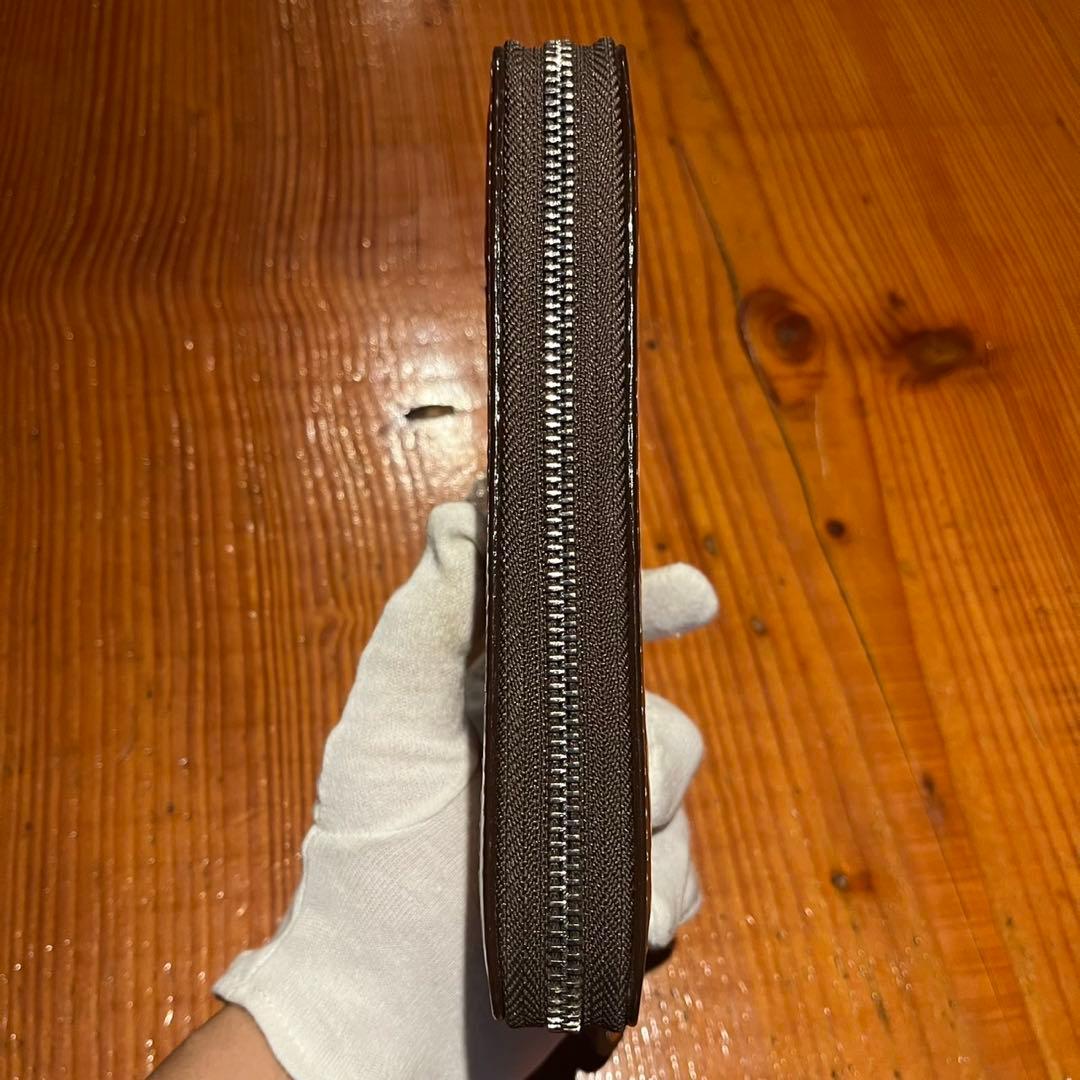 【新品・未使用】カービングウォレット　長財布　ラウンドファスナー　フラワー