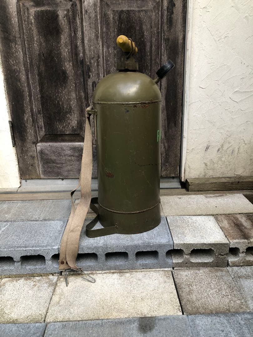 軍放出品　ミリタリー　噴霧器？