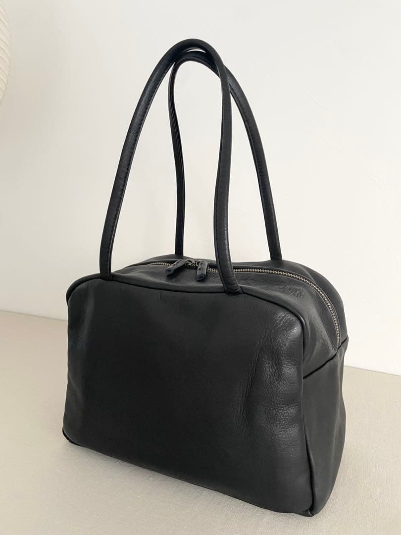 a （アー）スクエアボストンバッグMブラック黒レザーショルダーバッグハンドバッグ