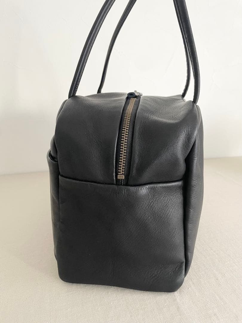 a （アー）スクエアボストンバッグMブラック黒レザーショルダーバッグハンドバッグ