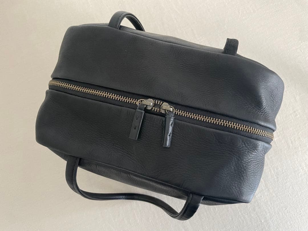 a （アー）スクエアボストンバッグMブラック黒レザーショルダーバッグハンドバッグ