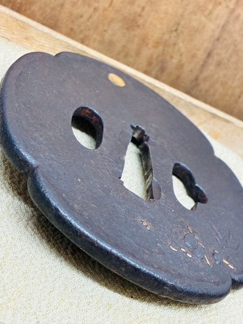 希少 江戸期 伏見住 金家 鉄地金象嵌 図鍔 8㎝ 刀装具 時代武具 鍔 つば