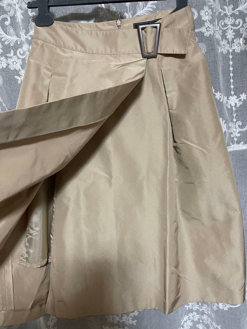 新品　　　フォクシー　　シルク形状　ふんわり　スカート