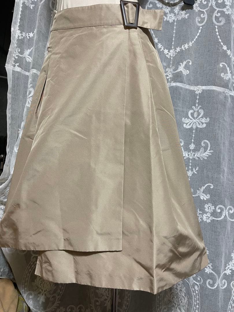 新品　　　フォクシー　　シルク形状　ふんわり　スカート