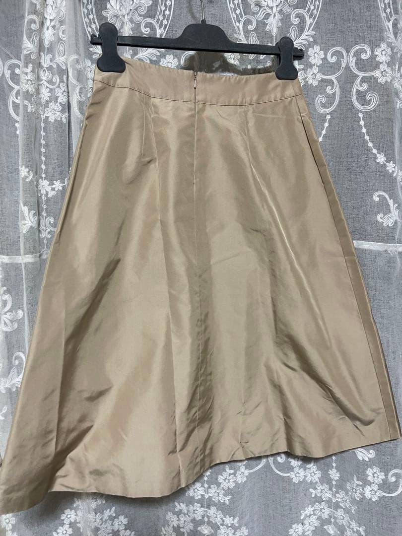 新品　　　フォクシー　　シルク形状　ふんわり　スカート