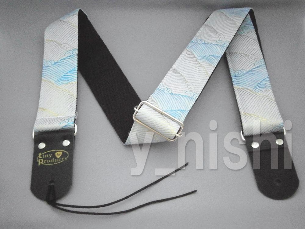 京都 西陣織り 和柄ギターストラップ 波文様 / 白 金襴生地 着物