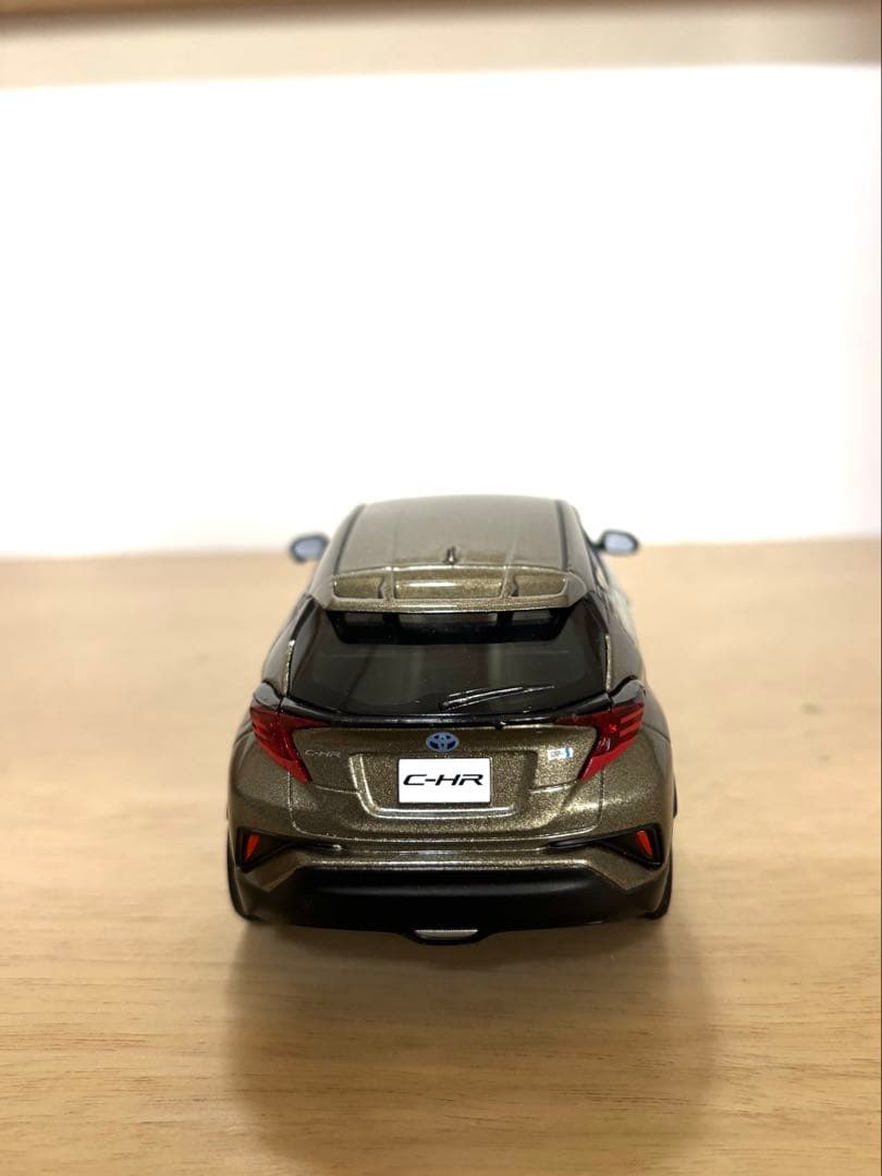 未使用未開封C-HR ミニカー 1/30 スケール オリーブグリーン非販売品。
