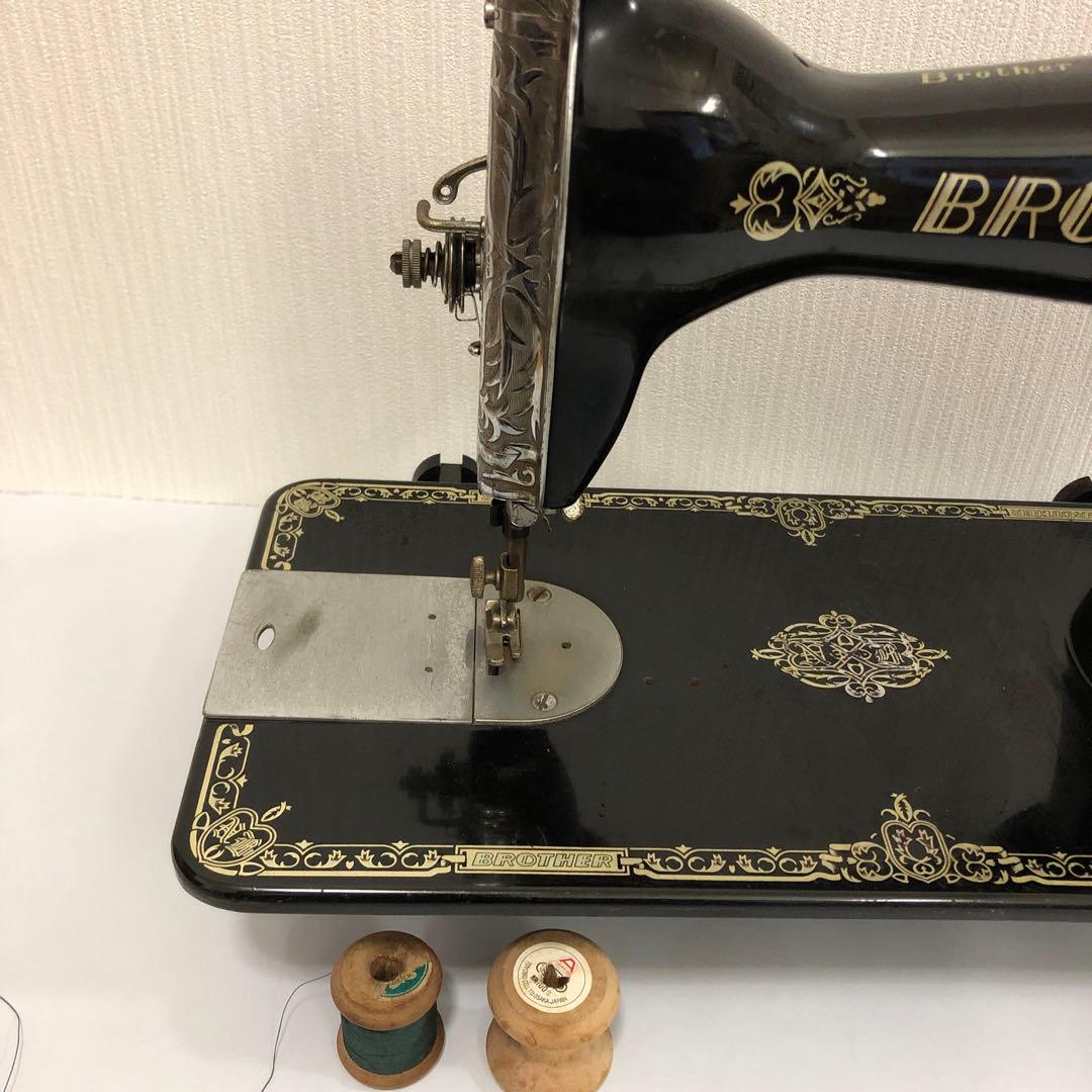 アンティーク ミシン本体 ブラザー 木箱及び木製糸巻き オブジェ
