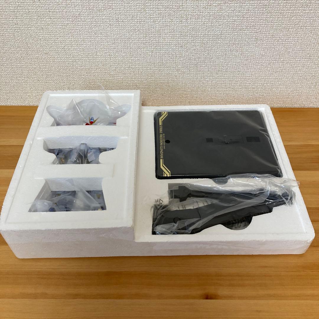 メタルビルド　ストライクフリーダム　SOUL BLUE Ver. 光の翼　セット