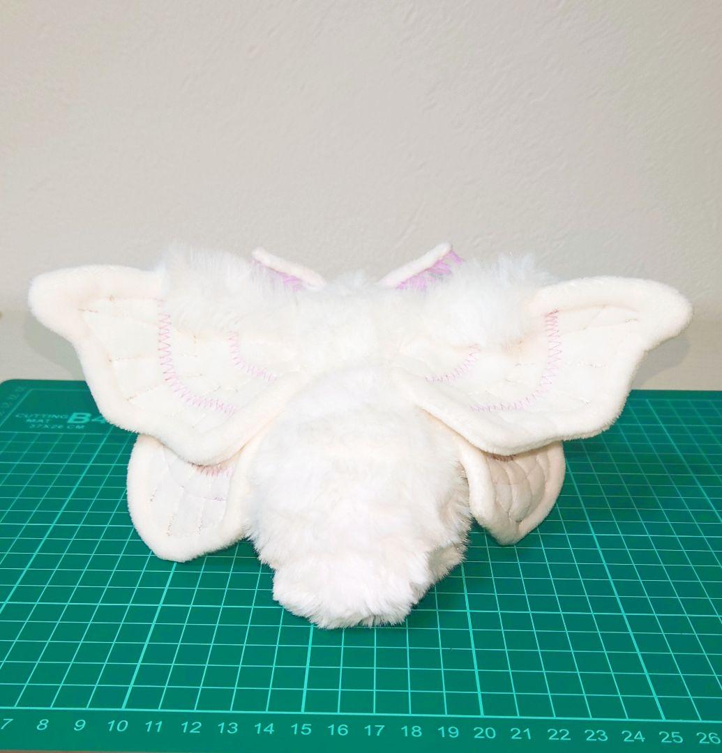 ふわふわのカイコガ ぬいぐるみ 作家様製