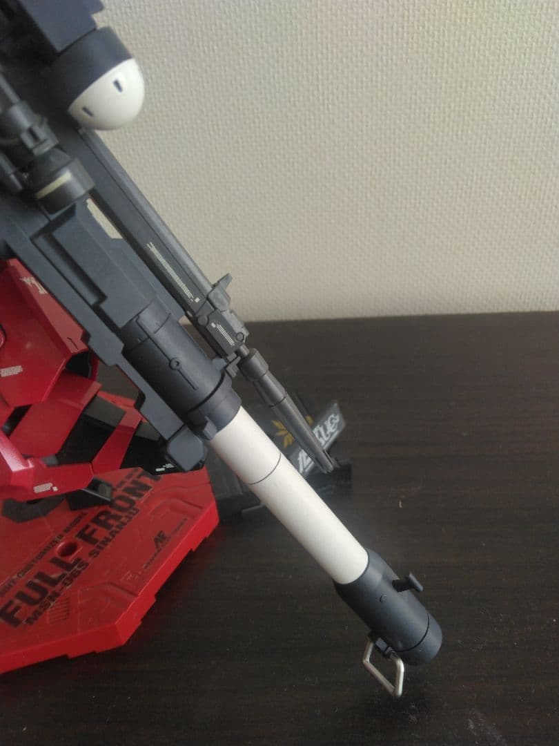 ガンプラ　MG シナンジュ 全塗装完成品　バズーカ　専用台座付