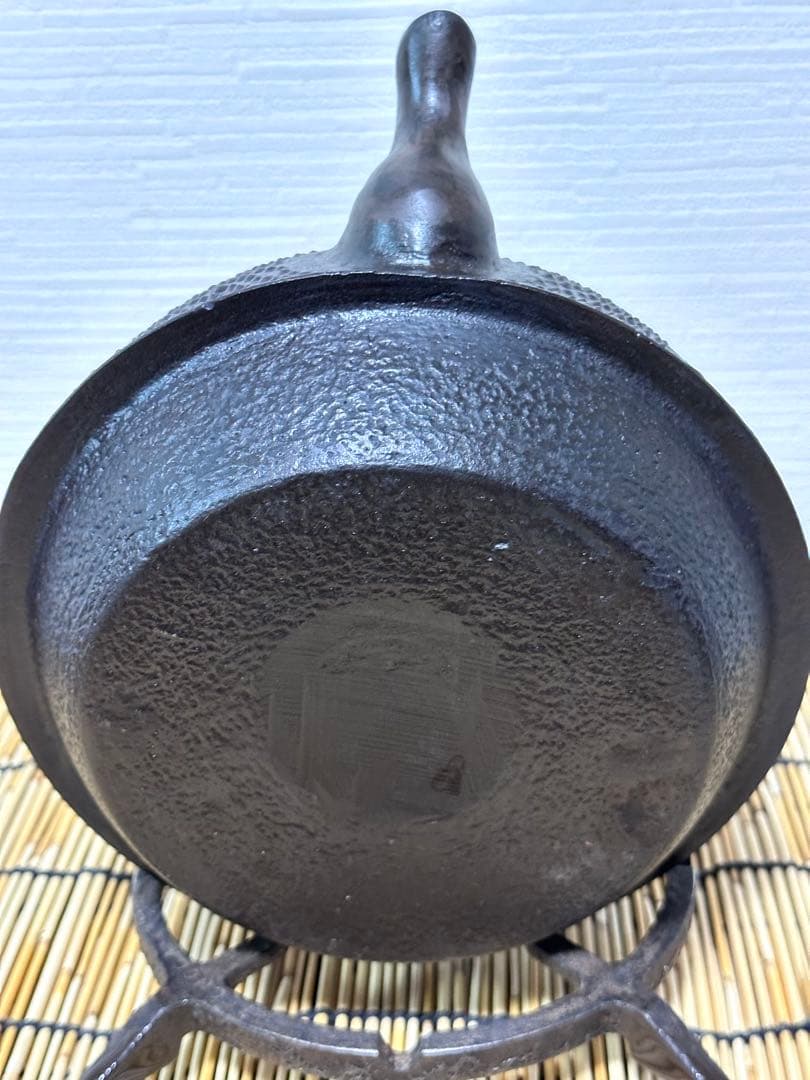 未使用、付属品付　岩手県奥州 佐秋鋳造所 佐藤守巨造 真作保証　南部鉄瓶