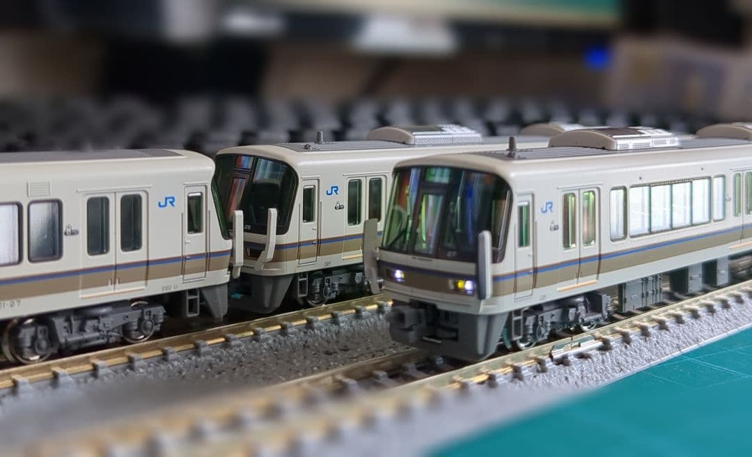 KATO 221系 8両編成セット＋4両　室内灯装備済み KATO 221系 8両編成セット＋4両 室内灯装備済み KATO 221系 8両編成