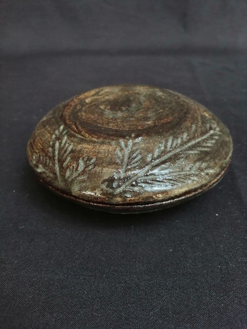 【茶道具】楽山焼ノンコウ写若松絵一文字香合　244