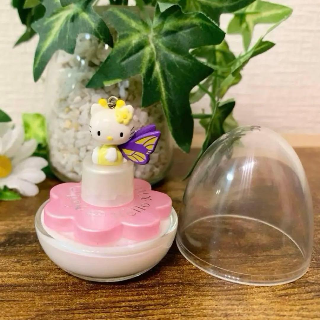 ⭐︎希少⭐︎ハローキティ ネイルカラー　コスメ　マニキュア　マスコット　蝶　当時物