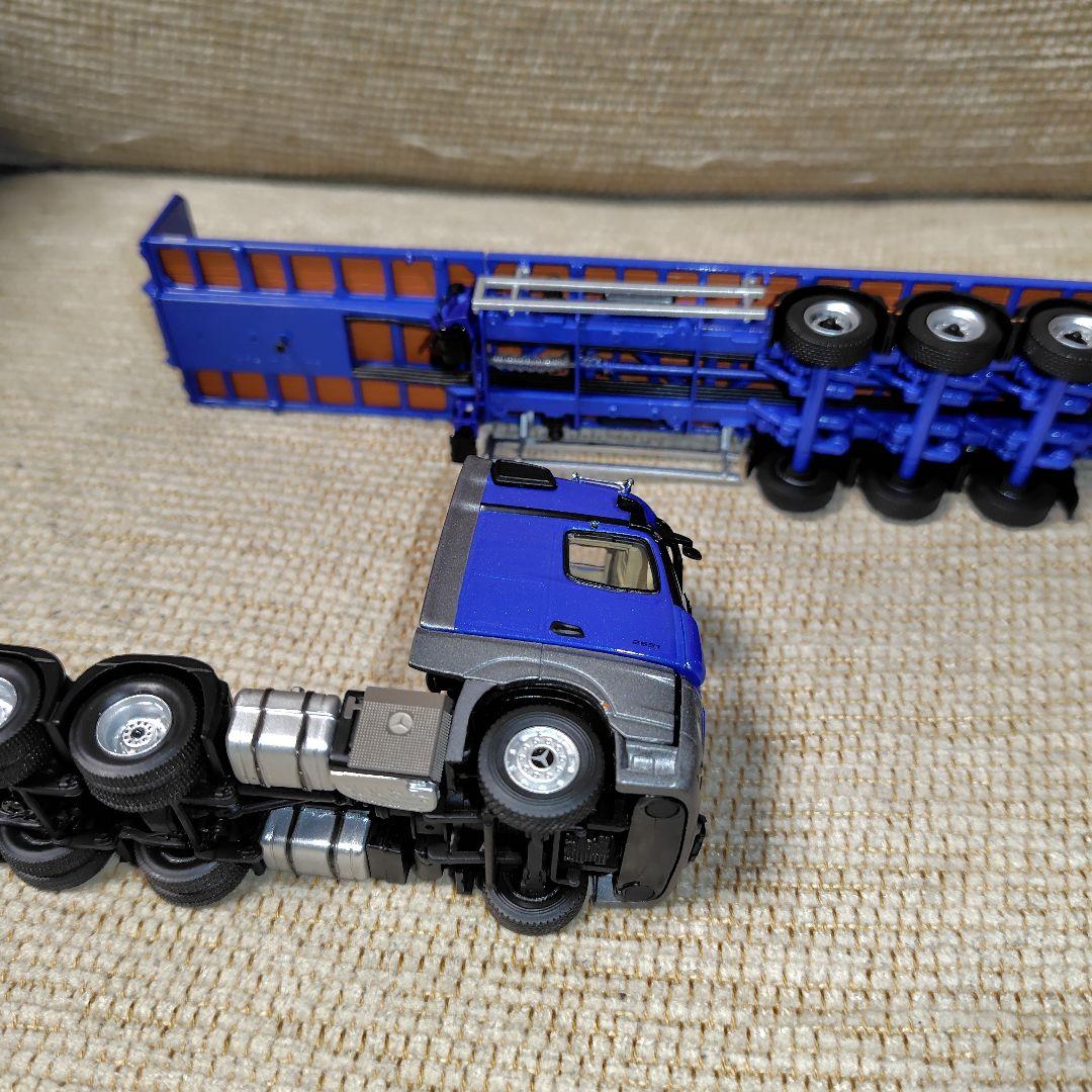 Mercedes-Benz ギガスペース スケーラブルトレーラーブルー