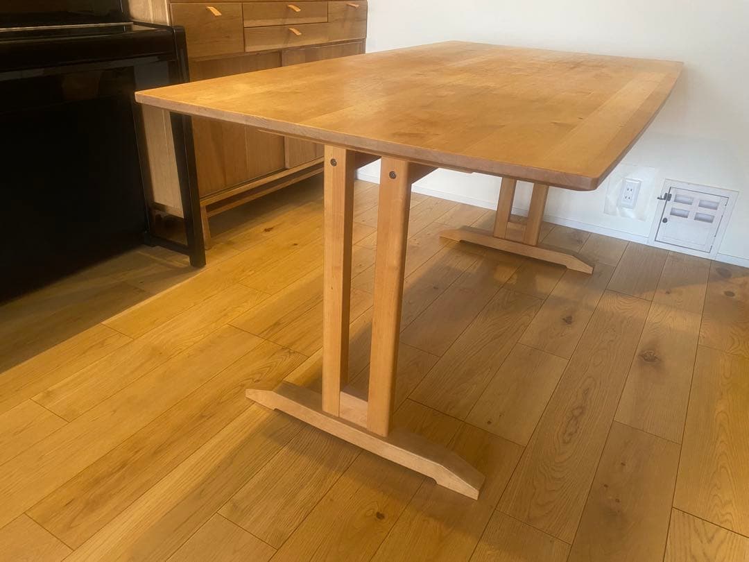 モモナチュラル　アルダー材　オイル塗装テーブル 4人がけ（数日内処分予定）