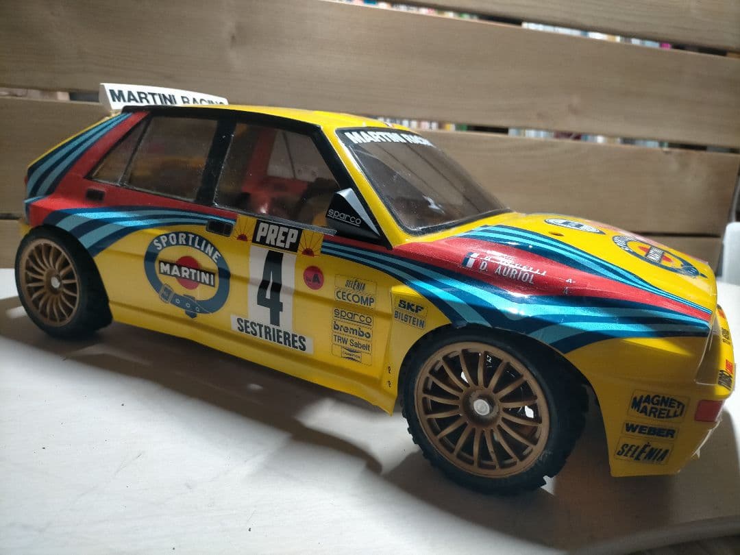 タミヤ　ランチア デルタ　1/10　ボディのみ　マルティーニカラー