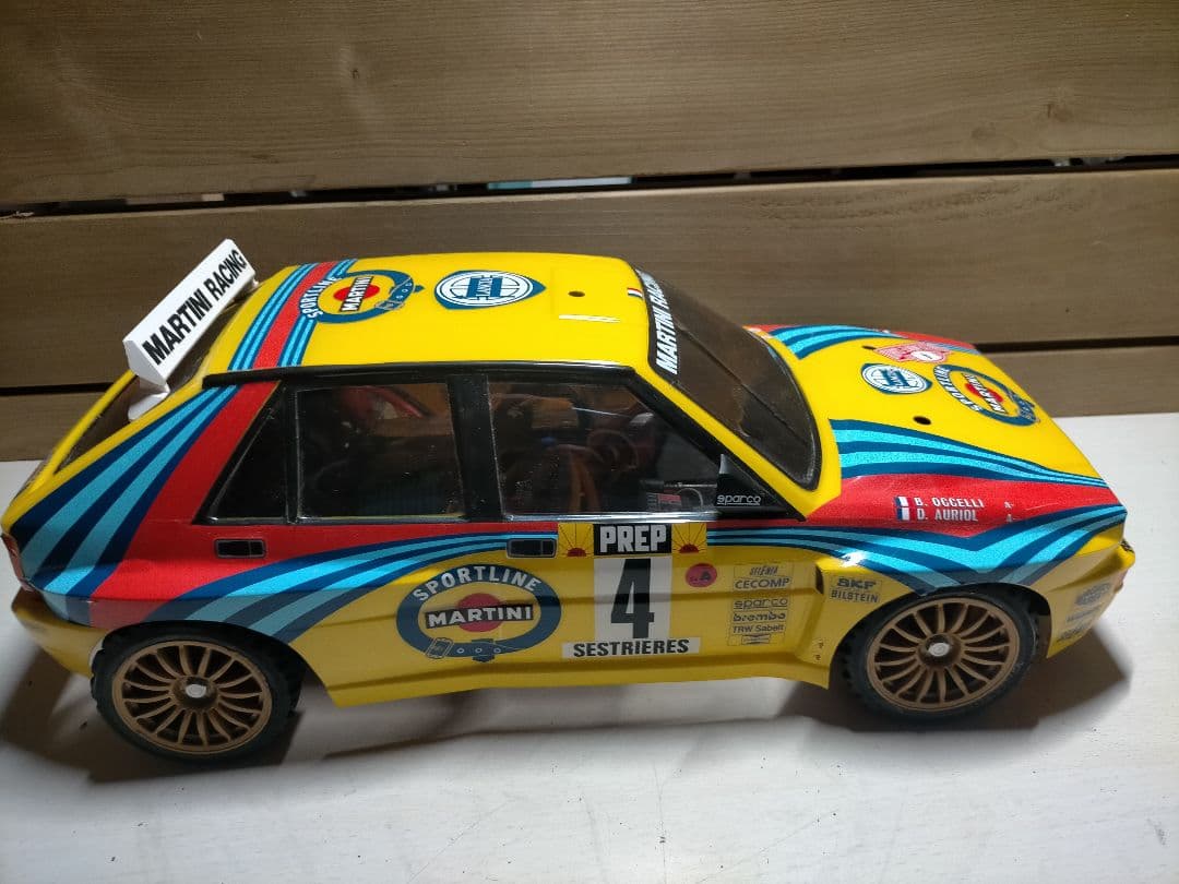 タミヤ　ランチア デルタ　1/10　ボディのみ　マルティーニカラー