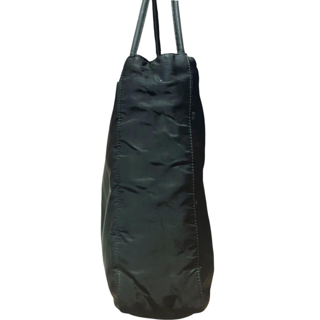 PRADA 三角ロゴ　ワンショルダーバッグ　肩掛け　ナイロン　ブラック　三層