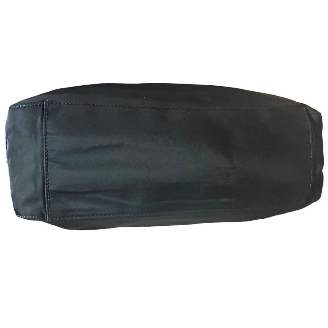 PRADA 三角ロゴ　ワンショルダーバッグ　肩掛け　ナイロン　ブラック　三層