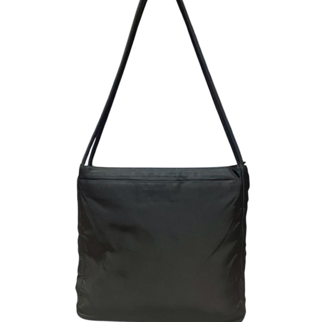 PRADA 三角ロゴ　ワンショルダーバッグ　肩掛け　ナイロン　ブラック　三層