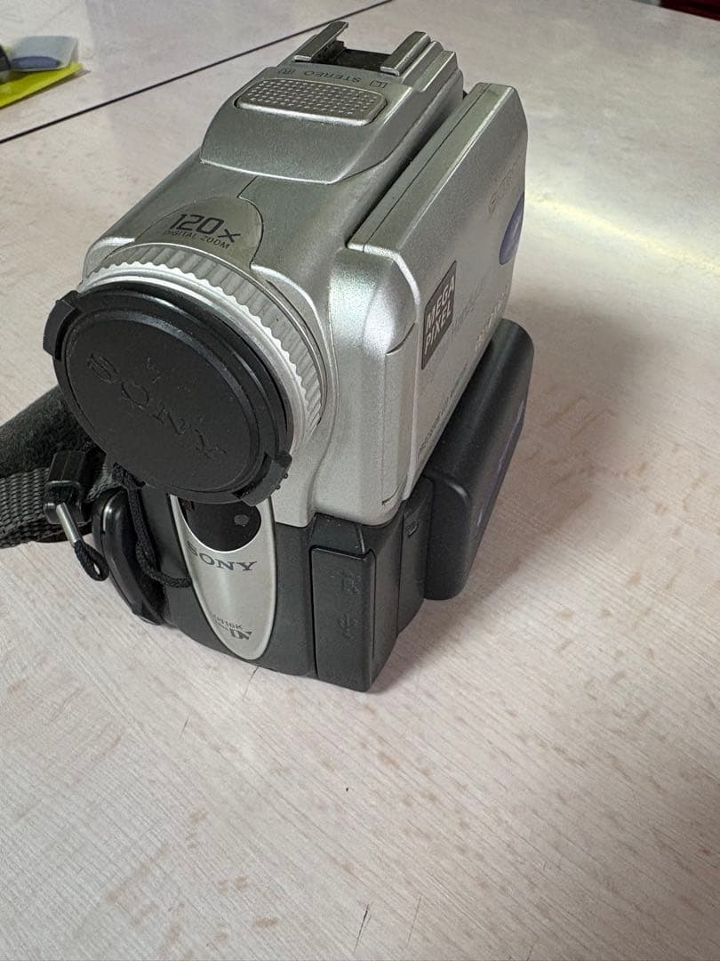 中古SONYDCR-PC101K デジタルハンディカム 本体&パソコン編集ソフト