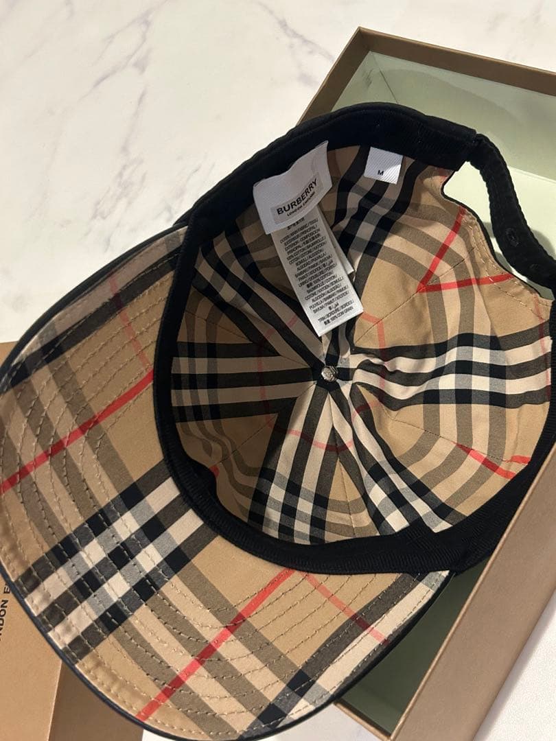 BURBERRY ブラック ベースボールキャップ M