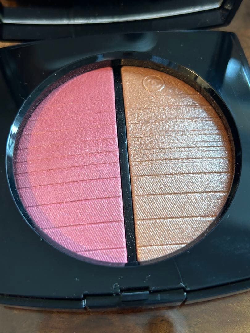 シャネル　レべージュ　ヘルシーゴールデングロウパウダー　エクラドゥソワール