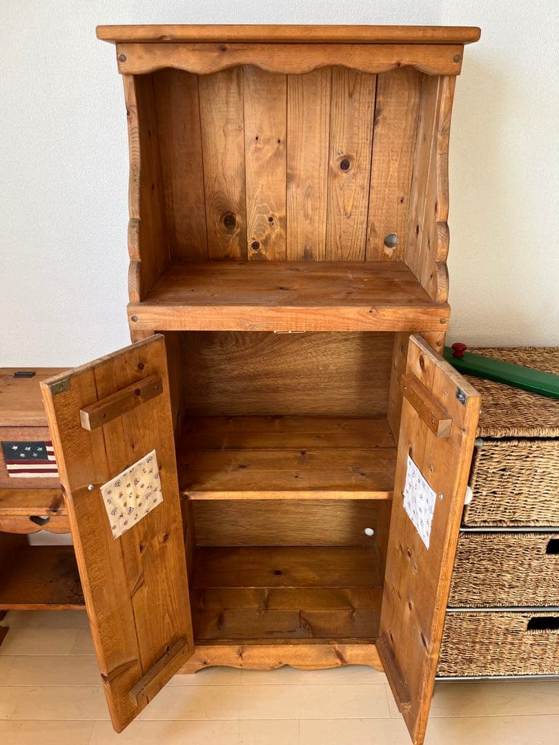【ハンドメイド】カントリー家具　ハート型装飾の木製キャビネット