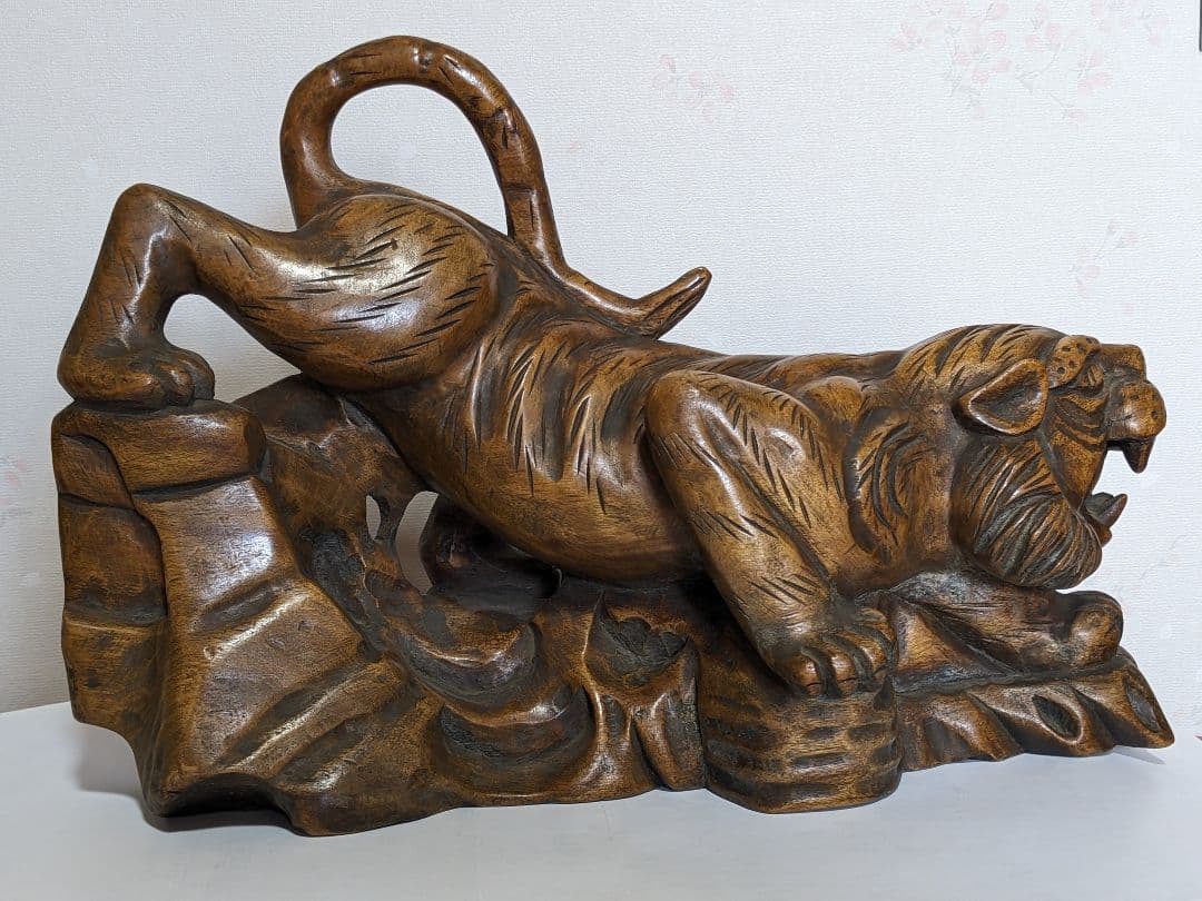 ♢木彫 虎 透し彫り 一点物 飴色 トラ 寅 干支 縁起物 置物古美術品