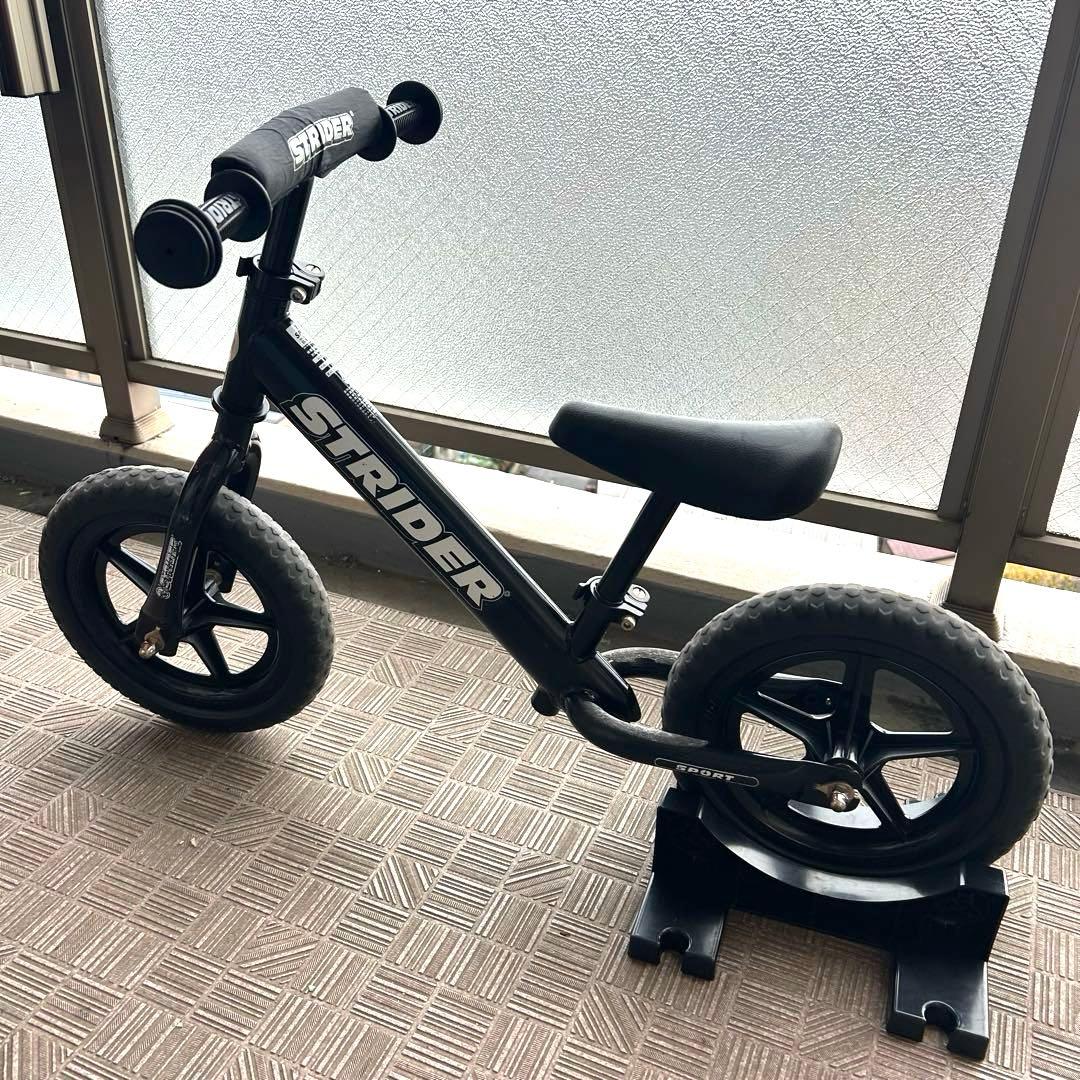 【純正スタンド付】ストライダー スポーツモデル 12インチ ブラック 日本正規品