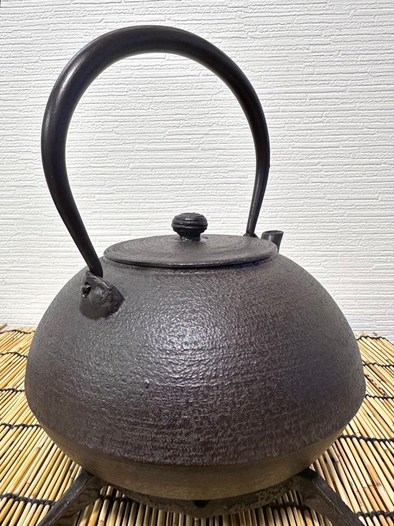 未使用、保管品　南部長文堂　長谷川 光昭造　駒形糸目　南部鉄瓶　南部鉄器　鉄瓶