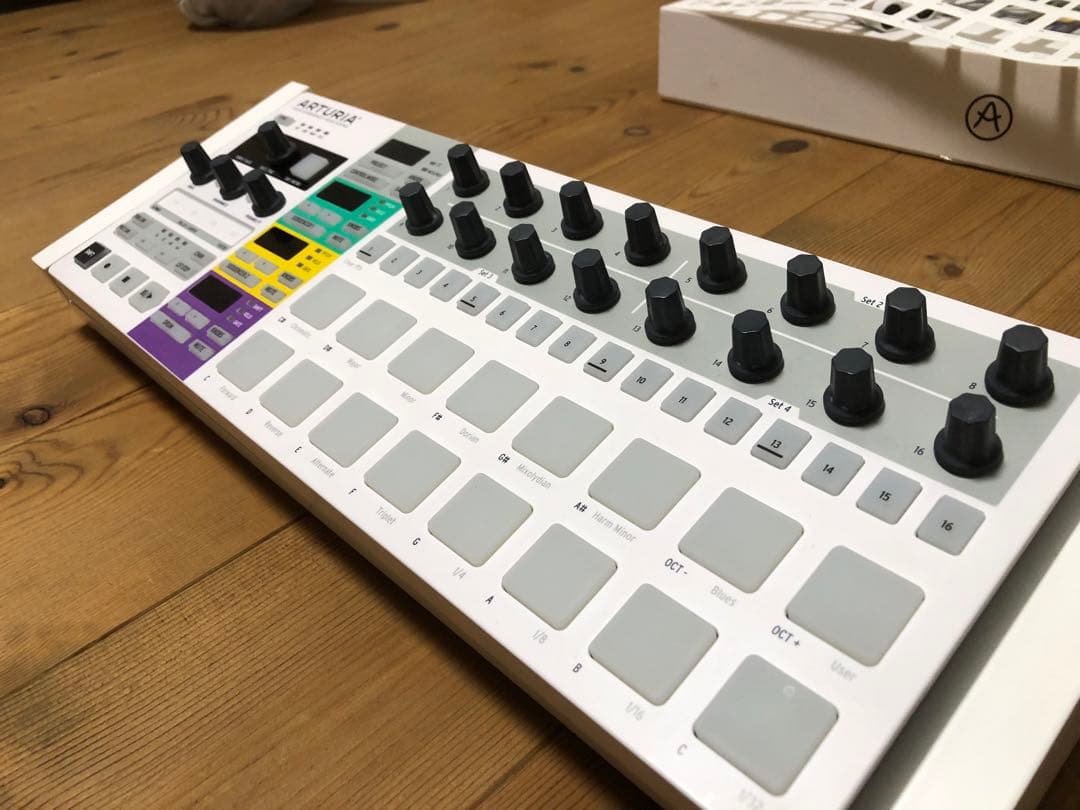 元箱・スタンド付】Arturia BeatStep Pro