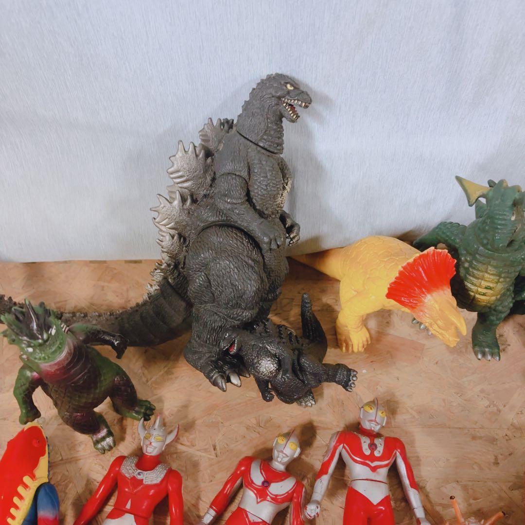 ゴジラも怪獣もウルトラマンも♪ ソフビ/フィギュア一括セット!