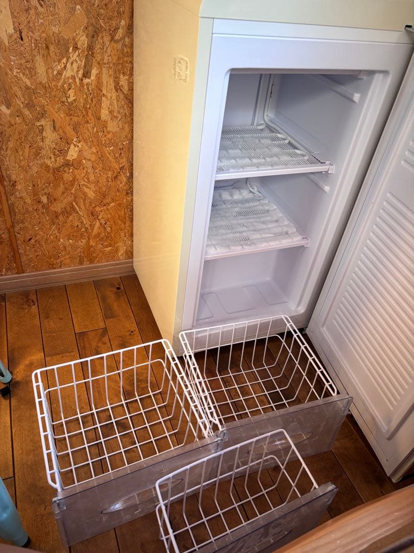 本日引取可能☆冷凍庫 60L レトロスタイル ホワイト Amazon | 冷凍庫