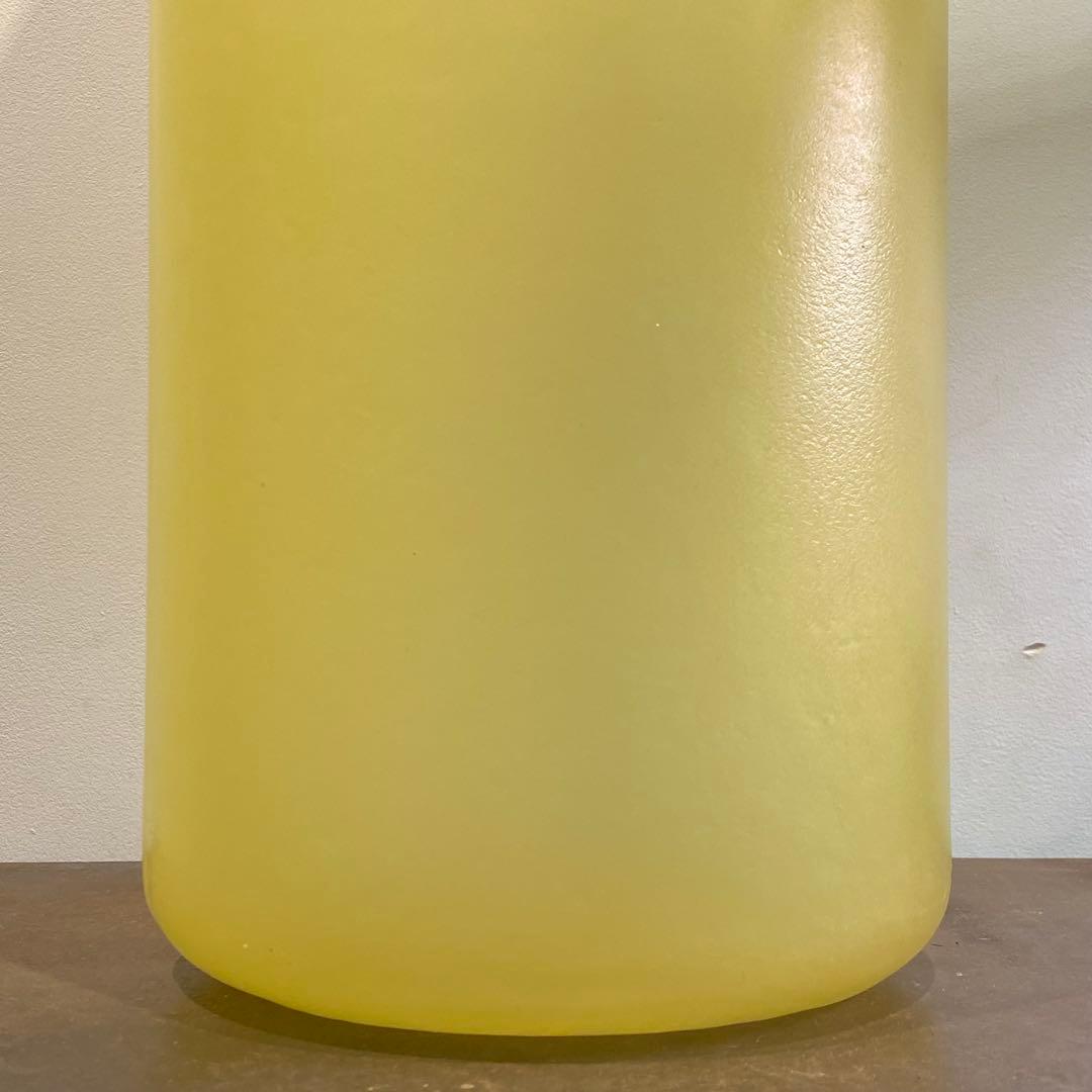 ポップでモダンな大きなプラスチックイエローボトル オブジェ 什器