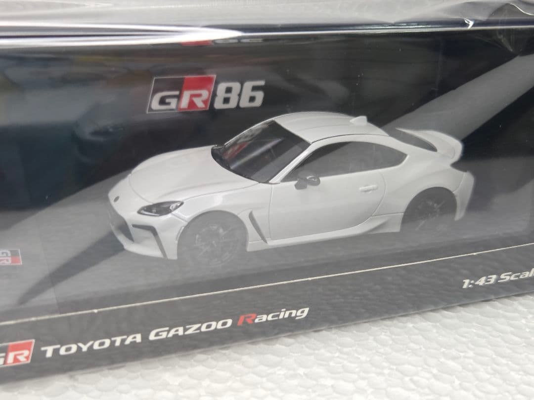TGR 1/43スケールモデルカー GR86 クリスタルホワイトパール
