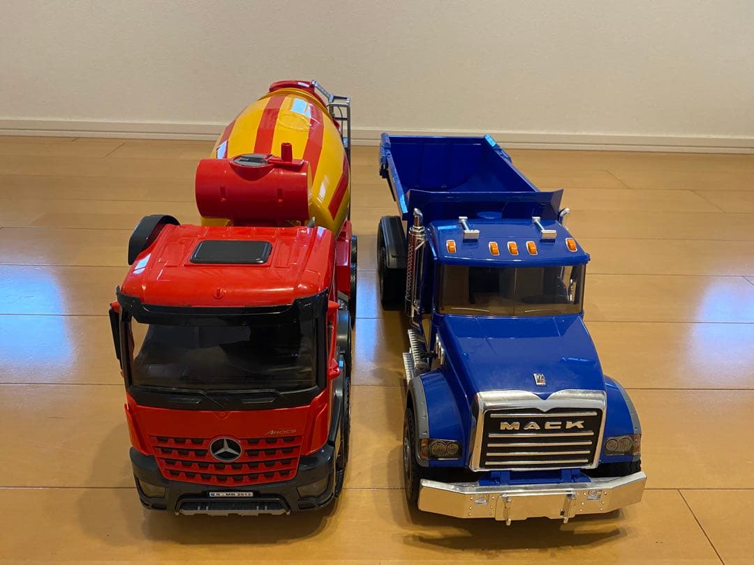 ブルーダー】 2台セット ミキサー車 ベンツ ハーフパイプダンプトラック