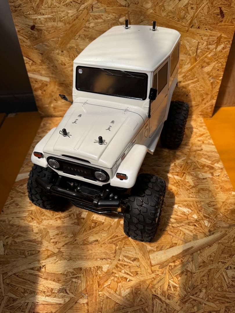 あきら　オフロードRCカー ホワイト SUVデザイン あきら オフロードRCカー ホワイト SUVデザイン あきら オフロードRC