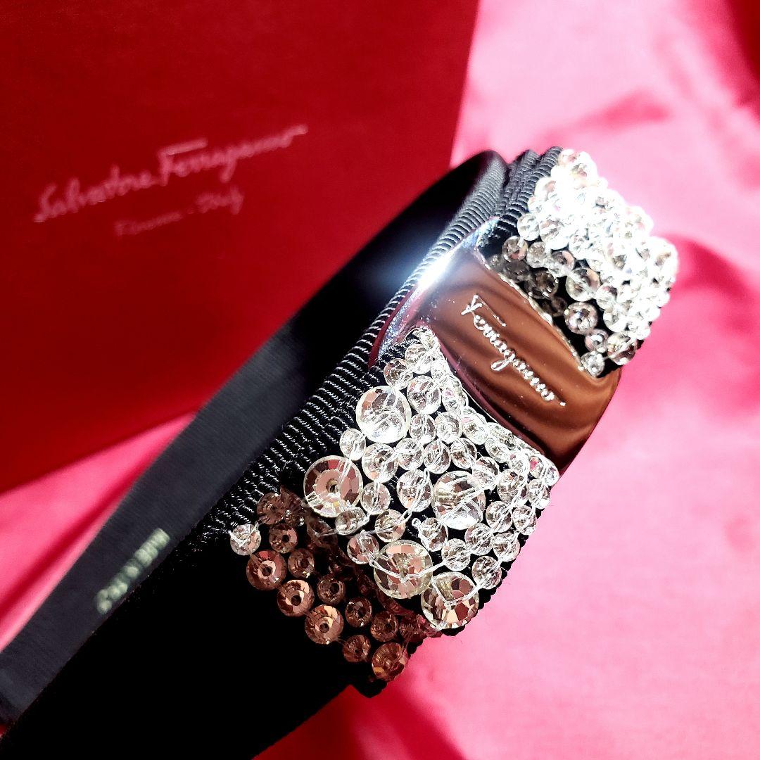 【極美品】フェラガモ カチューシャブラックビジュー h012